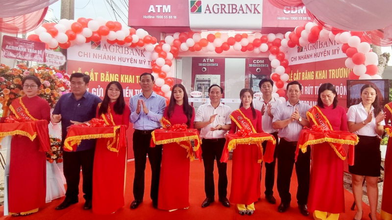 Agribank CN tỉnh Sóc Trăng khai trương máy gửi rút tiền tự động AutoBank CDM thứ 6 tại huyện Mỹ Tú