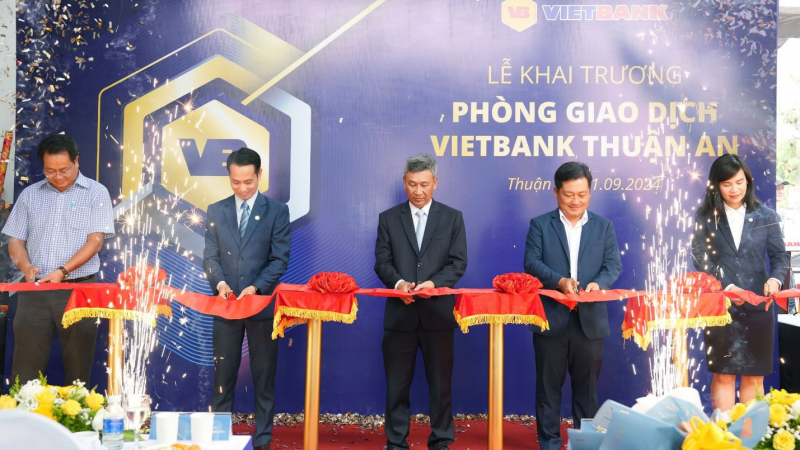 Vietbank và “cú đúp” trong ngày khai trương Điểm Giao dịch thứ 119 – Phòng Giao dịch Thuận An
