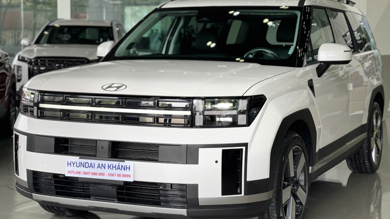 Hyundai Santa Fe hoàn toàn mới chính thức ra mắt thị trường Việt, đại lý tiết lộ có thể 'cháy hàng'