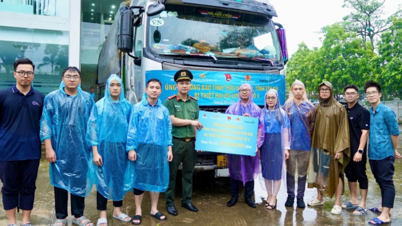 Đoàn thanh niên Vietcombank hỗ trợ đồng bào tỉnh Thái Nguyên, Yên Bái bị thiệt hại do cơn bão số 3