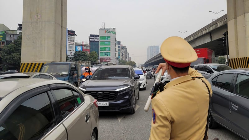 Ngày đầu áp dụng camera phạt nguội, nút giao thông 4 tầng ở Hà Nội trông như thế nào?