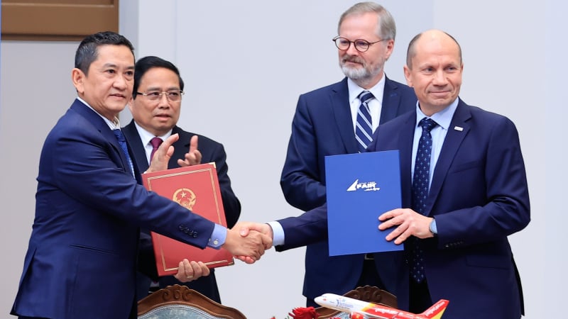 Vietjet 'bắt tay' trường bay F AIR - Cộng hoà Séc đào tạo phi công