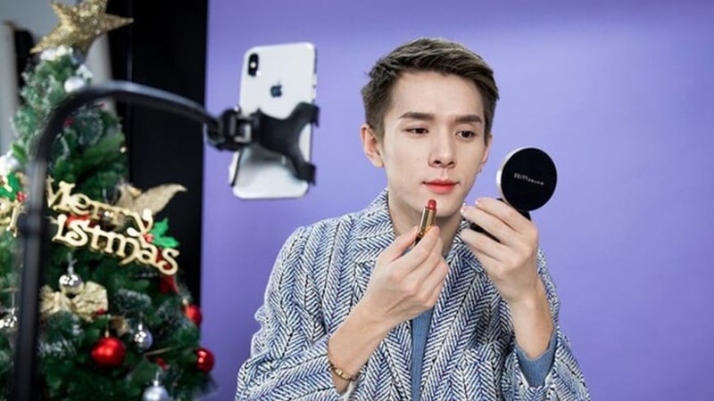 Thời hoàng kim của những 'chiến thần' livestream đã qua?
