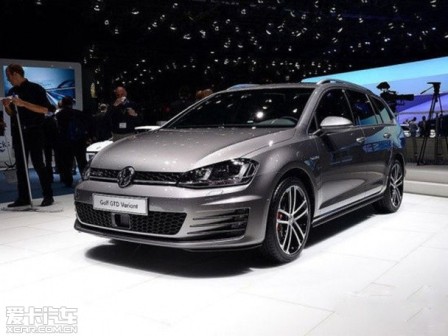 Cận cảnh phiên bản xe du lịch Volkswagen Golf GTD mới 