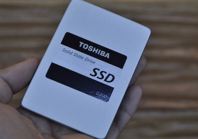 Toshiba giới thiệu ổ cứng SSD sử dụng chip 'cây nhà lá vườn'