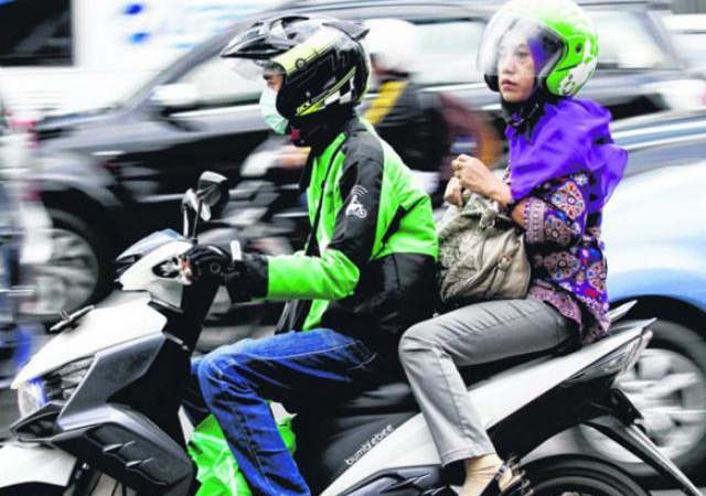Go-Jek tranh thủ ‘hớt tay trên’ Grab, tuyển mộ cựu tài xế Uber