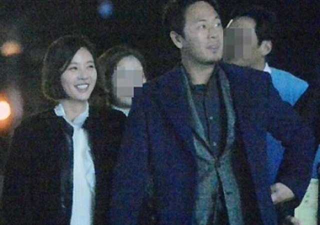 Lộ ảnh hẹn hò của Hwang Jung Eum phim 'She Was Pretty'