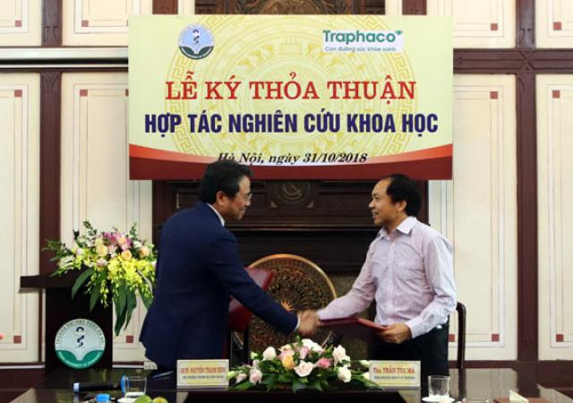 Lễ ký thỏa thuận hợp tác nghiên cứu khoa học giữa trường Đại học Dược Hà Nội và Công ty cổ phần Traphaco