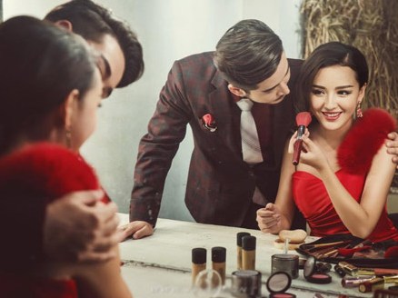 8 dấu hiệu “tố” phụ nữ ngoại tình