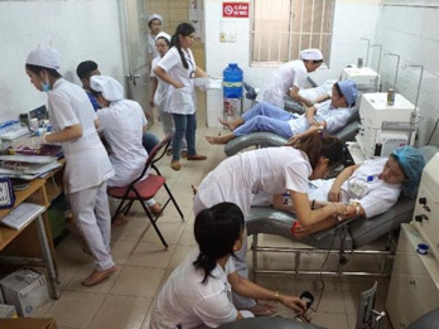 Nhân viên bệnh viện hiến máu cứu sản phụ qua cơn nguy kịch