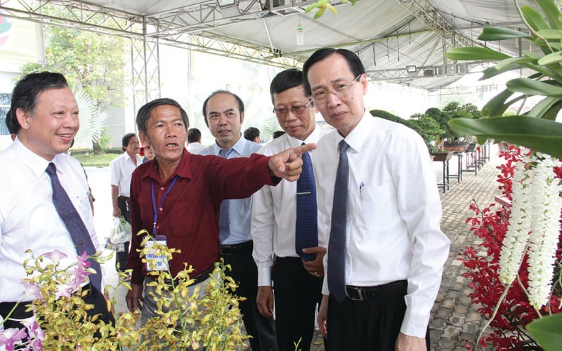 Ông Lê Thanh Liêm, Phó Chủ tịch UBND TP.HCM (phải ảnh) nhấn mạnh: “Trung tâm Công nghệ sinh học cần phải phát huy hơn nữa vai trò đầu tàu của mình trong nghiên cứu, ứng dụng nông nghiệp công nghệ cao”. Ông Lê Thanh Liêm, Phó Chủ tịch UBND TP.HCM (phải ảnh) nhấn mạnh: “Trung tâm Công nghệ sinh học cần phải phát huy hơn nữa vai trò đầu tàu của mình trong nghiên cứu, ứng dụng nông nghiệp công nghệ cao”.