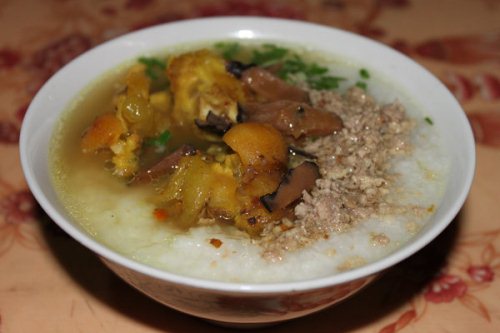 Cháo ấu tẩu được bán ở gần Quảng trường TP.Hà Giang, chợ Đồng Văn… Ảnh: I.T Cháo ấu tẩu được bán ở gần Quảng trường TP.Hà Giang, chợ Đồng Văn… Ảnh: I.T