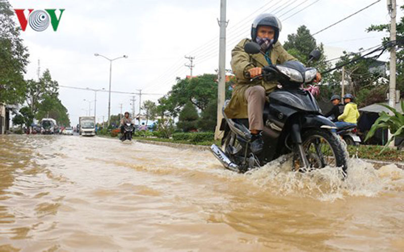 Đường 23 tháng 10 nối Nha Trang- Diên Khánh bị ngập nước. Đường 23 tháng 10 nối Nha Trang- Diên Khánh bị ngập nước.