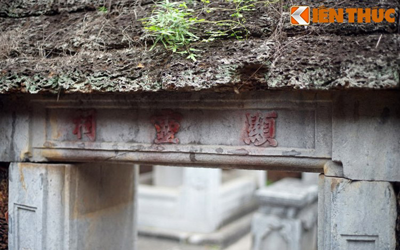 Theo sử sách, Quận công Phạm Đôn Nghị (1728- 1789) là võ quan từng đi kinh lý giữ yên cõi bờ và bình định những cuộc nổi dậy. Ông cũng là người giàu có, nhiều thế lực và đã có công dồn tiền của xây dựng quê hương, giúp đỡ dân làng. Theo sử sách, Quận công Phạm Đôn Nghị (1728- 1789) là võ quan từng đi kinh lý giữ yên cõi bờ và bình định những cuộc nổi dậy. Ông cũng là người giàu có, nhiều thế lực và đã có công dồn tiền của xây dựng quê hương, giúp đỡ dân làng.