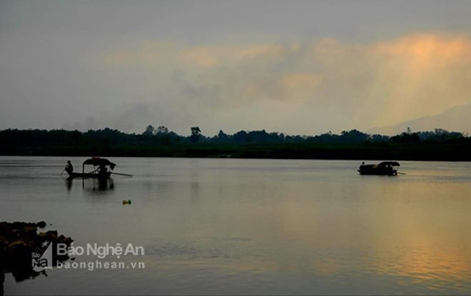 Những ngày này, làng chài Giang Thủy, xã Thanh Giang (Thanh Chương, Nghệ An) đang vào mùa đánh bắt cá mòi sông Lam. Những ngày này, làng chài Giang Thủy, xã Thanh Giang (Thanh Chương, Nghệ An) đang vào mùa đánh bắt cá mòi sông Lam.