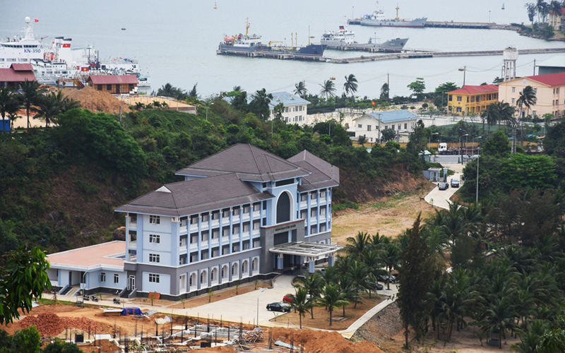 Thành ủy Đà Nẵng cũng yêu cầu UBND thành phố nghiên cứu, rà soát lại quy hoạch tổng thể phát triển khu du lịch quốc gia Sơn Trà đến năm 2025 định hướng đến năm 2050 để báo cáo Thủ tướng. Nếu triển khai dự án trên núi Sơn Trà, phải đặc biệt lưu ý các yếu tố đảm bảo quốc phòng, an ninh và cảnh quan môi trường sinh thái. Thành ủy Đà Nẵng cũng yêu cầu UBND thành phố nghiên cứu, rà soát lại quy hoạch tổng thể phát triển khu du lịch quốc gia Sơn Trà đến năm 2025 định hướng đến năm 2050 để báo cáo Thủ tướng. Nếu triển khai dự án trên núi Sơn Trà, phải đặc biệt lưu ý các yếu tố đảm bảo quốc phòng, an ninh và cảnh quan môi trường sinh thái.