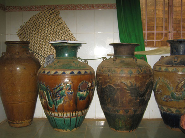 Những chiếc tố của già làng Điểu Gô vẫn còn được giữ gìn tới nay. Ảnh: S.N Những chiếc tố của già làng Điểu Gô vẫn còn được giữ gìn tới nay. Ảnh: S.N