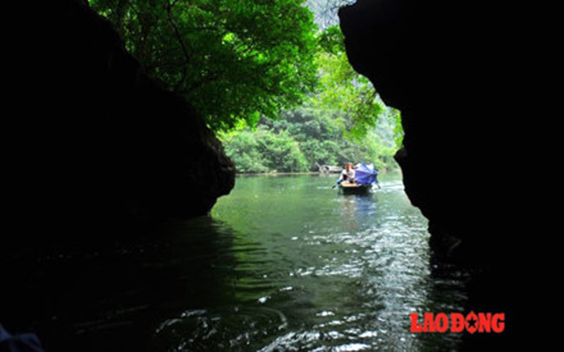  Hàng loạt hang động xuyên thủy như hang Sáng, hang tối, hang Ba Giọt, hang Nấu rượu... huyền bí và hoang sơ. Ảnh: Thành An.