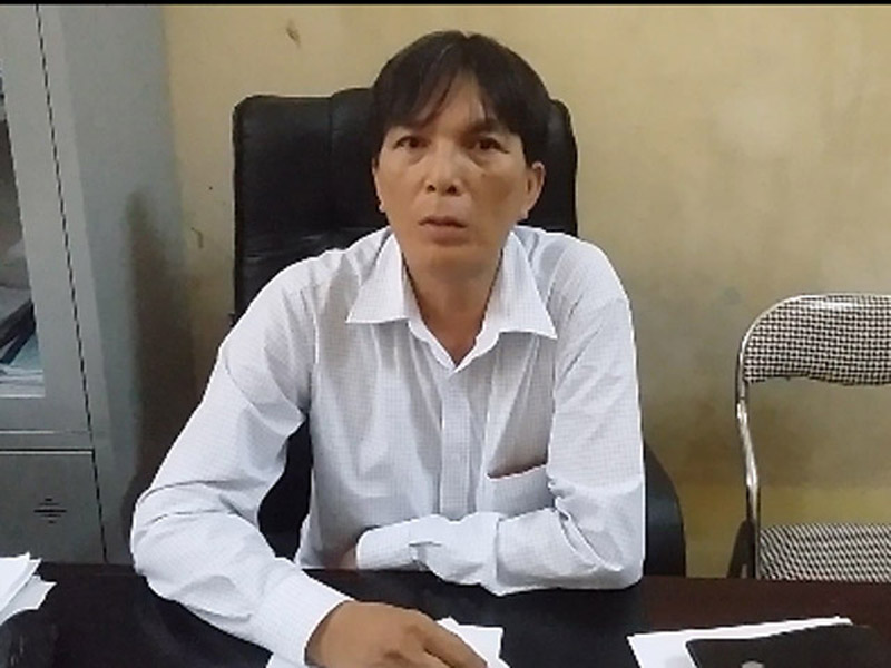 Ông Bùi Đình Hùng - Phó Chủ tịch Hội Nông dân huyện Thủy Nguyên - trao đổi với PV Dân Việt về sự việc. Ông Bùi Đình Hùng - Phó Chủ tịch Hội Nông dân huyện Thủy Nguyên - trao đổi với PV Dân Việt về sự việc.
