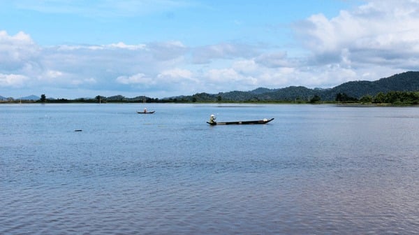 Sông quê, bến nhớ nơi lưu giữ ký ức tuổi thơ trong cuộc đời của bao người (ảnh : Phạm Quý Trọng) Sông quê, bến nhớ nơi lưu giữ ký ức tuổi thơ trong cuộc đời của bao người (ảnh : Phạm Quý Trọng)
