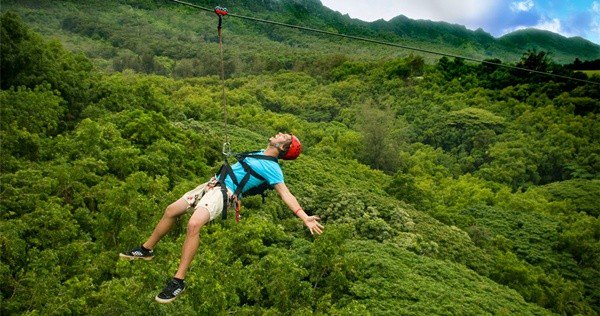 Giây phút quan trọng nhất của zipline là khi người chơi lao mình từ đỉnh núi. Giây phút quan trọng nhất của zipline là khi người chơi lao mình từ đỉnh núi.