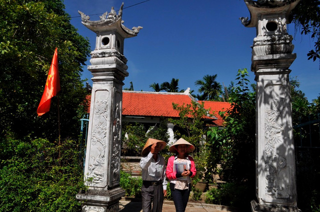 Ngôi nhà cổ nổi tiếng với cây thị hơn 100 năm tuổi,... Ngôi nhà cổ nổi tiếng với cây thị hơn 100 năm tuổi,...