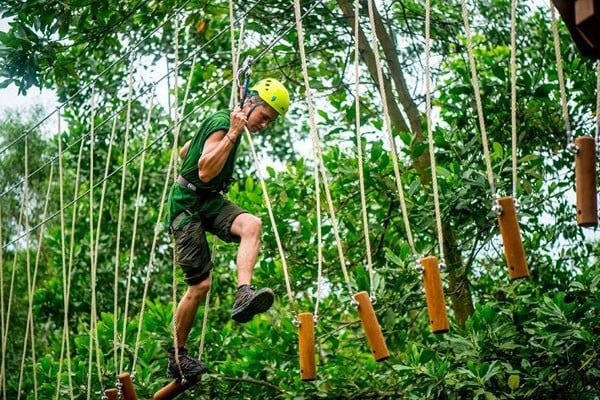 Trò chơi này yêu cầu cao về khả năng giữ thăng bằng, độ can đảm. Trò chơi này yêu cầu cao về khả năng giữ thăng bằng, độ can đảm.