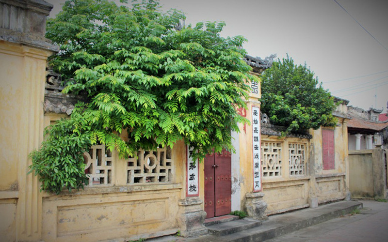Nằm cách Hà Nội không xa, nhưng dường như làng Nôm không bị ảnh hưởng bởi đô thị hóa mà vẫn giữ nguyên lối kiến trúc xây dựng theo truyền thống từ bao đời trước. Nằm cách Hà Nội không xa, nhưng dường như làng Nôm không bị ảnh hưởng bởi đô thị hóa mà vẫn giữ nguyên lối kiến trúc xây dựng theo truyền thống từ bao đời trước.