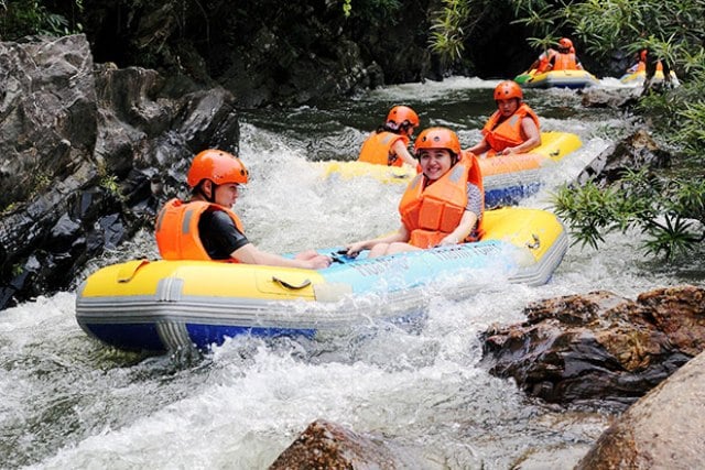 Mạo hiểm với xuồng cao su - một loại hình du lịch thú vị ở Đà Lạt. Mạo hiểm với xuồng cao su - một loại hình du lịch thú vị ở Đà Lạt.