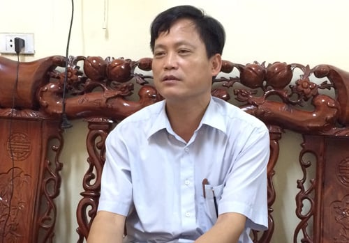Anh Nguyễn Viết Hùng – Phó Chủ tịch UBND xã Sơn Đồng khẳng định cách đặt tên con gái đặc biệt như trên không phải là hủ tục văn hóa. Anh Nguyễn Viết Hùng – Phó Chủ tịch UBND xã Sơn Đồng khẳng định cách đặt tên con gái đặc biệt như trên không phải là hủ tục văn hóa.