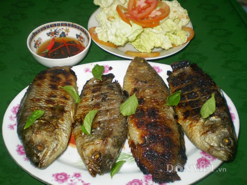 Cá rô mề nướng được nhiều người ưa thích trong thực đơn món ngon mỗi ngày ở miền Tây. Cá rô mề nướng được nhiều người ưa thích trong thực đơn món ngon mỗi ngày ở miền Tây.