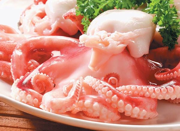 Những con ruốc lỗ màu xám có ánh xanh, khi được nấu chín chúng chuyển thành màu hồng. Ruốc lỗ có thể coi là một loại thủy sản an toàn, Đặc sản quê hương Quảng Ninh. (Nguồn Mytour) Những con ruốc lỗ màu xám có ánh xanh, khi được nấu chín chúng chuyển thành màu hồng. Ruốc lỗ có thể coi là một loại thủy sản an toàn, Đặc sản quê hương Quảng Ninh. (Nguồn Mytour)