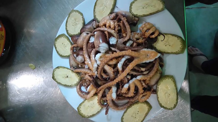 Vào mùa ruốc đẻ trứng, con ruốc lỗ có trứng được gọi là ruốc cơm xôi. (Nguồn Dacsanquangninh) Vào mùa ruốc đẻ trứng, con ruốc lỗ có trứng được gọi là ruốc cơm xôi. (Nguồn Dacsanquangninh)