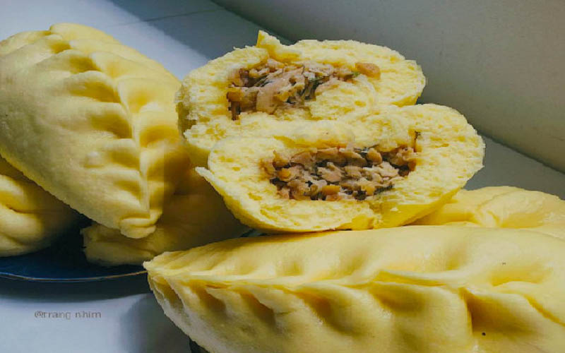 Nhân bánh được làm từ mộc nhĩ, nấm hương, hành tây, quan trọng nhất vẫn là hành xé thơm nức mũi. Vỏ bánh dày, mềm, không bị khô. Một chiếc bánh giá Nhân bánh được làm từ mộc nhĩ, nấm hương, hành tây, quan trọng nhất vẫn là hành xé thơm nức mũi. Vỏ bánh dày, mềm, không bị khô. Một chiếc bánh giá