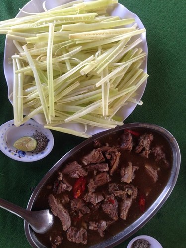 Cỏ năn bộp có thể chế biến bằng nhiều cách khác nhau để ra được những món ăn mang hương vị độc đáo, khó quên như: nấu canh, làm dưa, làm gỏi, xào,...(Nguồn Tinypic) Cỏ năn bộp có thể chế biến bằng nhiều cách khác nhau để ra được những món ăn mang hương vị độc đáo, khó quên như: nấu canh, làm dưa, làm gỏi, xào,...(Nguồn Tinypic)