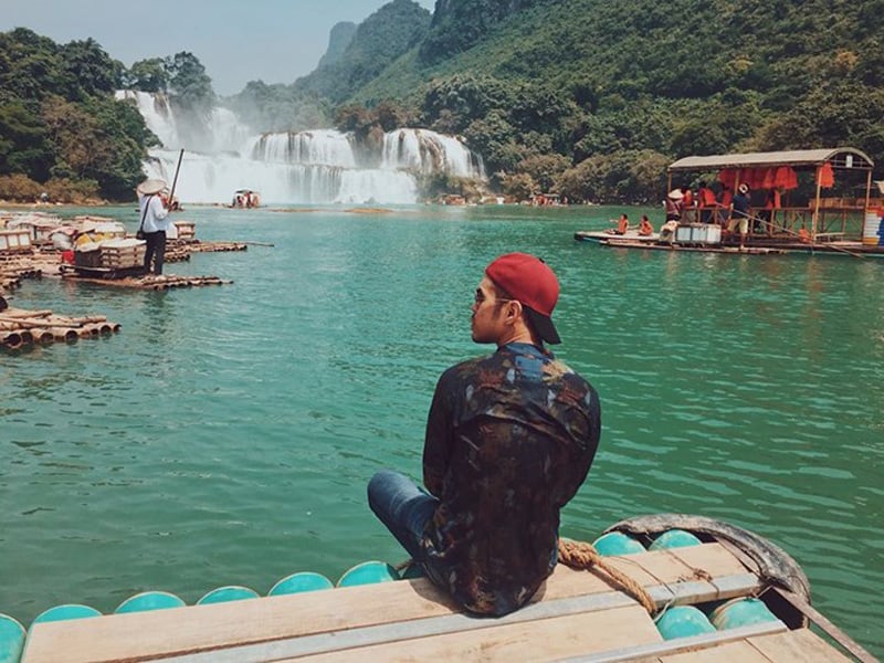 Lên tới Cao Bằng là bạn phải ăn thử món bánh cuốn Cao Bằng, tuy hơi khó ăn nhưng đây là món đặc trưng của người dân nơi này. Lên tới Cao Bằng là bạn phải ăn thử món bánh cuốn Cao Bằng, tuy hơi khó ăn nhưng đây là món đặc trưng của người dân nơi này.