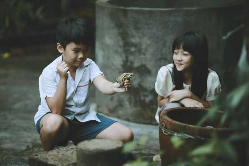 Thằng bạn thân hay rủ đi bắt ếch trong những ngày mưa Thằng bạn thân hay rủ đi bắt ếch trong những ngày mưa