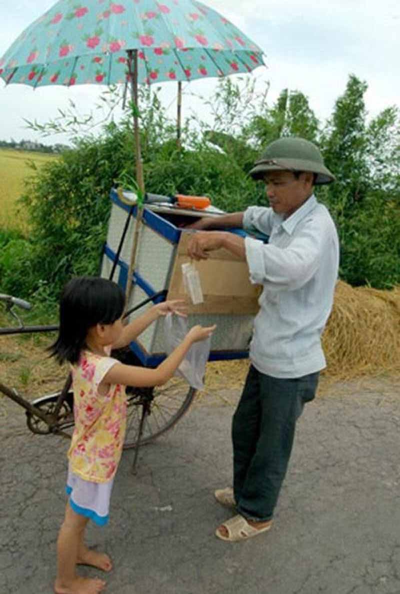 Kem mút là một trong những món ăn quen thuộc của chúng ta thời thơ bé Kem mút là một trong những món ăn quen thuộc của chúng ta thời thơ bé