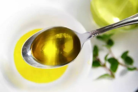 Dầu mè giúp cây phòng trừ sâu bệnh hiệu quả. Dầu mè giúp cây phòng trừ sâu bệnh hiệu quả.