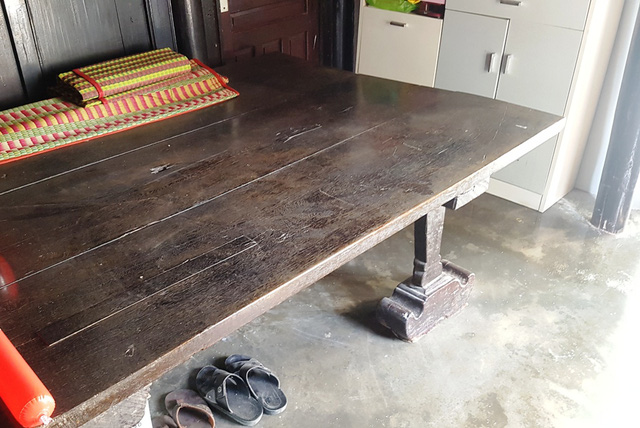 Bộ phản xưa đặt ở gian chái bên nhà. Bộ phản xưa đặt ở gian chái bên nhà.