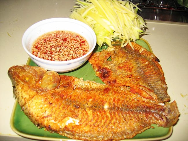 Món cá chiên giòn thơm, vàng ươm bắt mắt (ảnh: phunutoday) Món cá chiên giòn thơm, vàng ươm bắt mắt (ảnh: phunutoday)