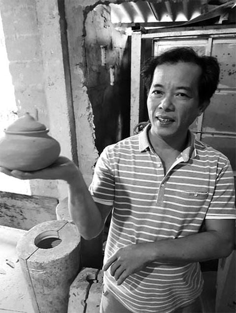 Nghệ nhân Lương Thanh Hiền, người hiếm hoi bám trụ lại với nghề gốm ở làng cổ Phước Tích giữa cuộc sống khó khăn thường ngày Nghệ nhân Lương Thanh Hiền, người hiếm hoi bám trụ lại với nghề gốm ở làng cổ Phước Tích giữa cuộc sống khó khăn thường ngày