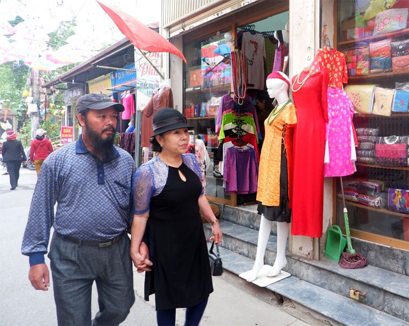 Khu vực trung tâm làng. Khu vực trung tâm làng.