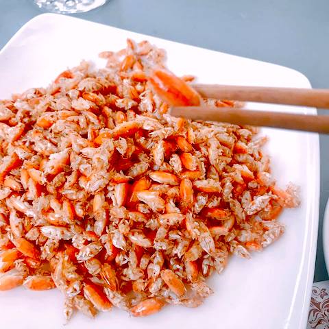 Quán hải sản đáp ứng đủ các tiêu chí “ngon, độc –lạ, giá cả phải chăng” nên rất được lòng thực khách. Quán hải sản đáp ứng đủ các tiêu chí “ngon, độc –lạ, giá cả phải chăng” nên rất được lòng thực khách.