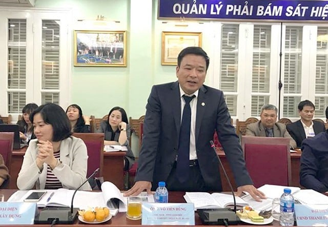 Ông Võ Tiến Hùng - Chủ tịch Công ty Thoát nước Hà Nội cho biết, Hồ Tây đang đối mặt với vấn đề cạn kiệt mực nước do sự bốc hơi và thẩm thấu ngầm, việc bổ cập nước cho hồ là hết sức cần thiết. Ông Võ Tiến Hùng - Chủ tịch Công ty Thoát nước Hà Nội cho biết, Hồ Tây đang đối mặt với vấn đề cạn kiệt mực nước do sự bốc hơi và thẩm thấu ngầm, việc bổ cập nước cho hồ là hết sức cần thiết.