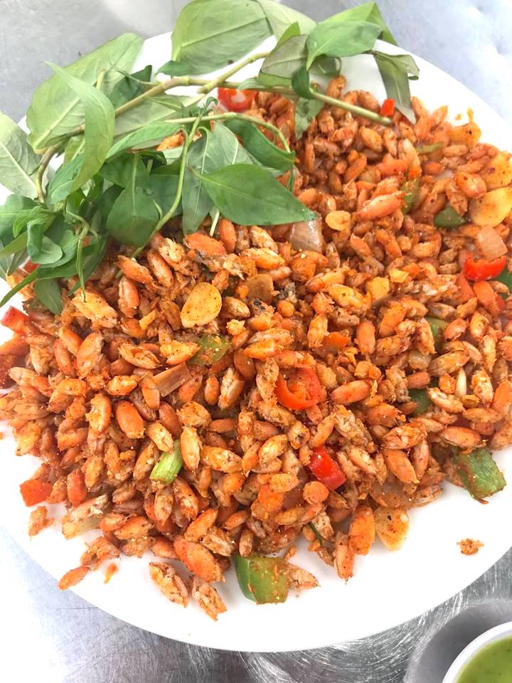 Một trong những món độc – lạ mà chỉ riêng quán Ốc Saigon mới có đó là chính cua rù rì (ve sầu biển) rang muối ớt hoặc muối Hồng Kông. Một trong những món độc – lạ mà chỉ riêng quán Ốc Saigon mới có đó là chính cua rù rì (ve sầu biển) rang muối ớt hoặc muối Hồng Kông.