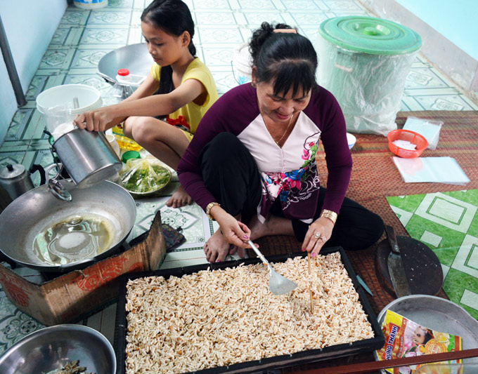 gion gion banh com tan thanh nuc tieng xu dat mui hinh anh 1