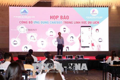 Ông Nguyễn Xuân Bình, Phó Giám đốc Sở Du lịch Đà Nẵng công bố đưa ứng dụng Chat bot “Danang Fantasticity” vào phục vụ người dân và du khách. Ảnh: Trần Lê Lâm - TTXVN Ông Nguyễn Xuân Bình, Phó Giám đốc Sở Du lịch Đà Nẵng công bố đưa ứng dụng Chat bot “Danang Fantasticity” vào phục vụ người dân và du khách. Ảnh: Trần Lê Lâm - TTXVN