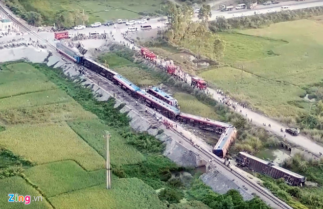 Vụ tai nạn xảy ra vào khoảng 0h30 ngày 24.5, tại khu gian ga Khoa Trường, xã Trường Lâm (huyện Tĩnh Gia, Thanh Hóa).
