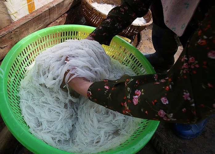 Cá ngần hay còn gọi là cá thủy tinh, được ví là đặc sản cá hiếm sông Đà đang thu hút những người sành ăn đất Hà thành. (Ảnh Đầu tư bất động sản) Cá ngần hay còn gọi là cá thủy tinh, được ví là đặc sản cá hiếm sông Đà đang thu hút những người sành ăn đất Hà thành. (Ảnh Đầu tư bất động sản)